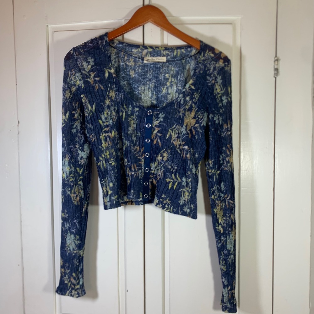 We The Free People Blue Floral Sheer Crop Top Long‎ Sleeve Medium Dark Romantic